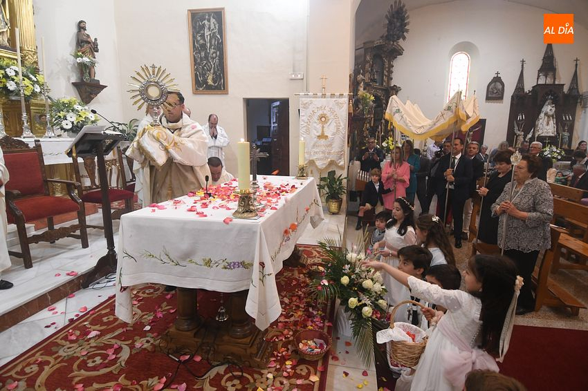 La lluvia impide la procesión del Corpus por las calles de La Fuente de San Esteban