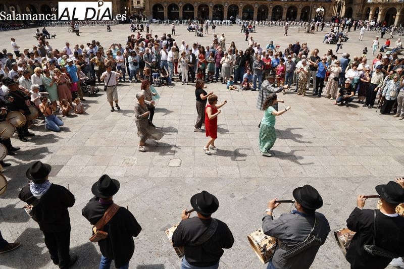El pasacalles de folclore charro anima los barrios y el centro