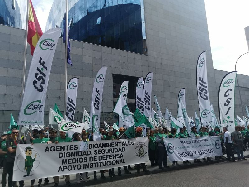 Trabajadores del operativo de incendios forestales: Los fuegos no se apagan con palabrería