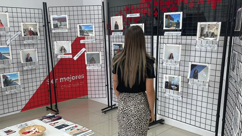 Cruz Roja Vitigudino muestra en su sede la exposición Mujeres Vitamina 