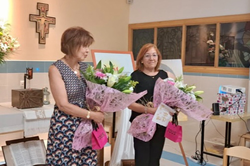 Las históricas profesoras Mari Carmen Núñez y Mari Carmen Dosuna reciben una emotiva despedida por jubilación en el colegio La Encarnación 