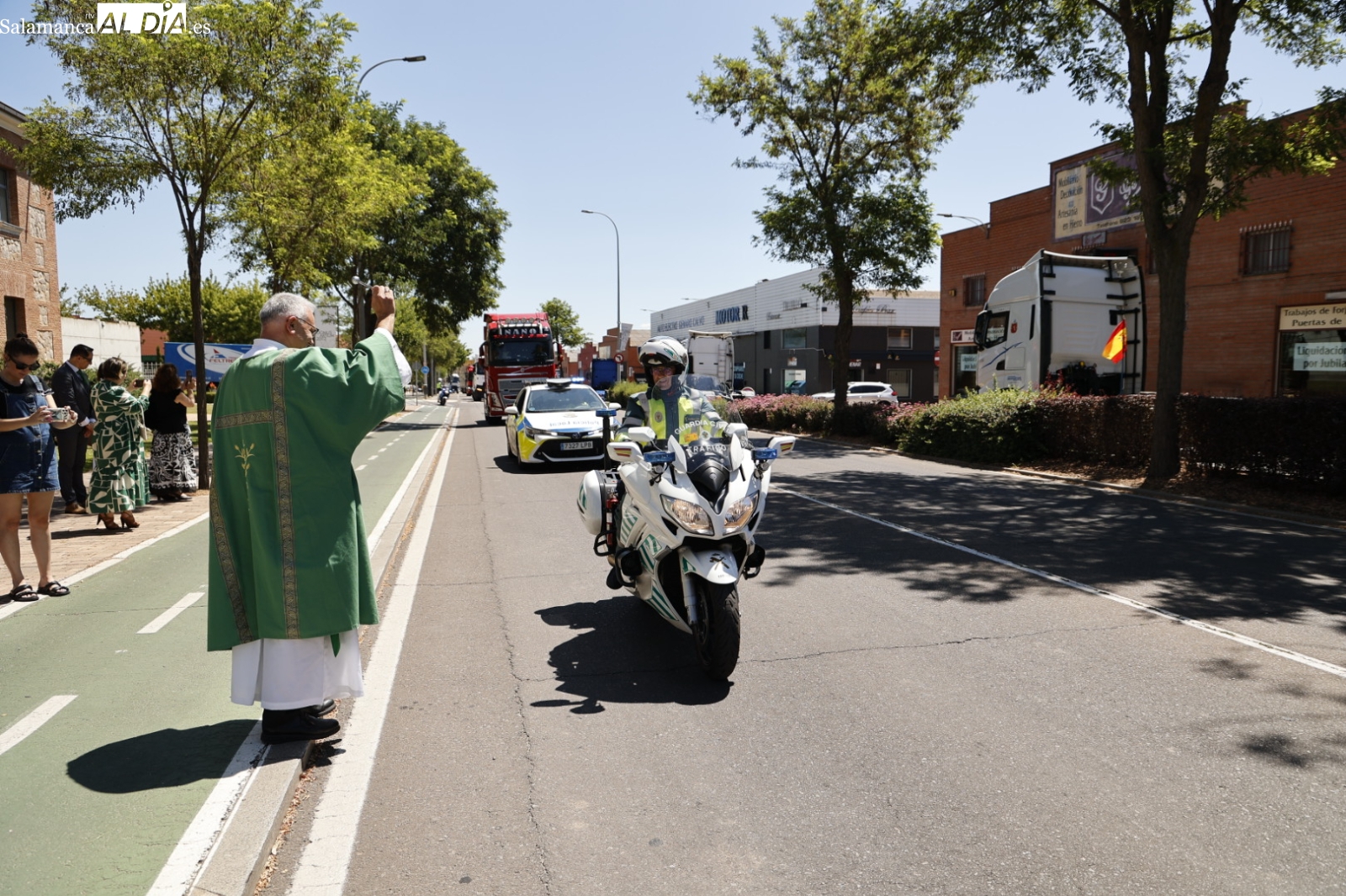 Los vehículos salmantinos reciben su tradicional bendición por San Cristóbal