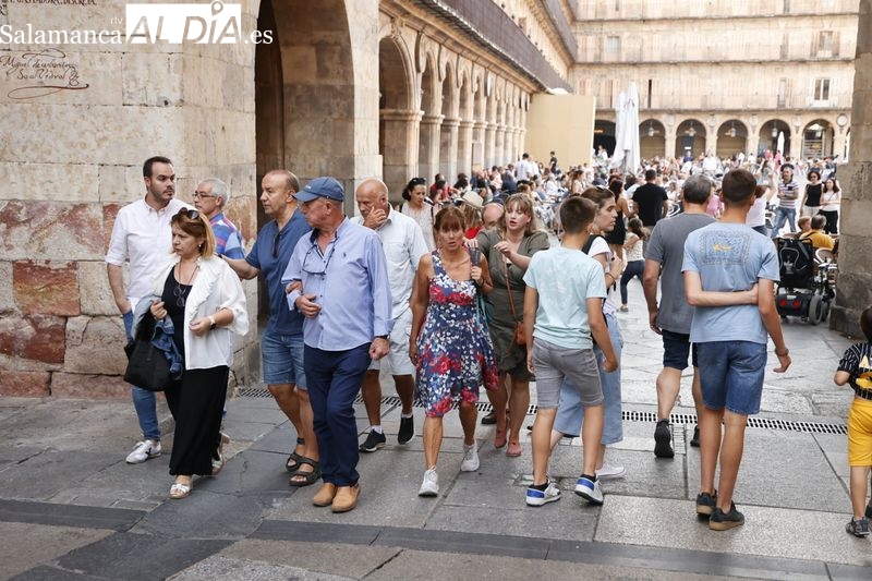 El centro de Salamanca se llena en este sábado de reflexión