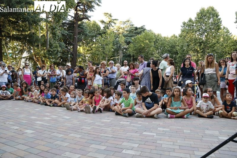 Los abuelos y las abuelas disfrutan en familia de su día