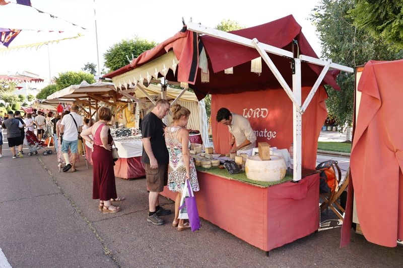Da comienzo el Mercado Medieval en Carbajosa con un gran ambiente
