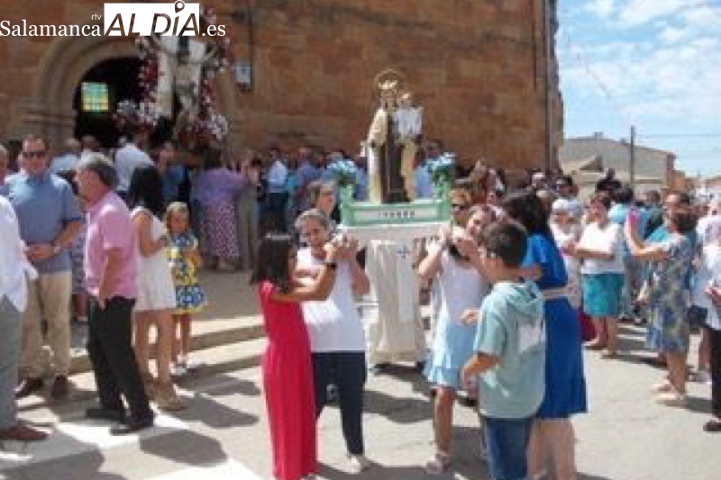 Villoruela se echa a las calles para festejar al Cristo de la Esperanza y la Virgen del Carmen