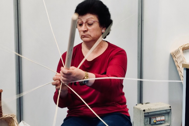 Benjamín Esteban: ejemplo de resistencia al frente de la artesanía en mimbre, gran bandera de Villoruela