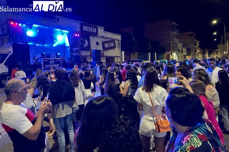 La discomovil para festejar El Carmen llena de ambiente la zona de fiesta peñarandina