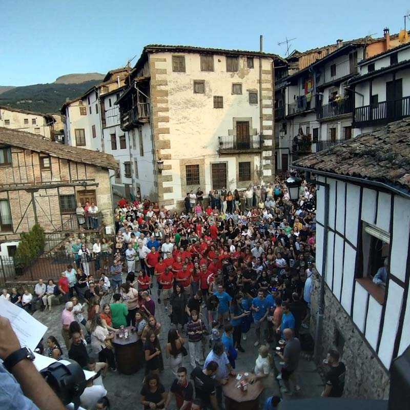 Multitudinario arranque de las fiestas de Candelario