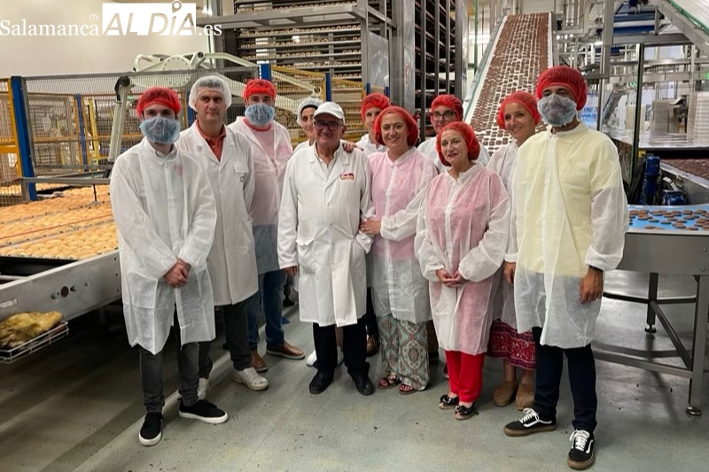 Virginia Barcones visita la gran empresa peñarandina Dulca, poniendo en valor la importancia de esta factoría para la economía y el empleo