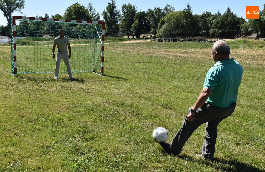 Colocadas dos porterías a orillas del río para evitar molestias y conflictos en El Picón