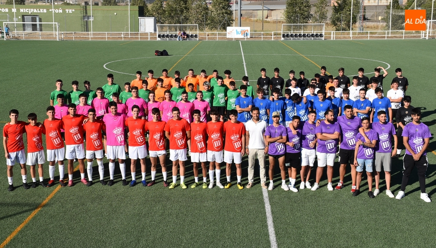 Un centenar de jóvenes repartidos en 8 equipos inician la lucha por la Farinato League de F7