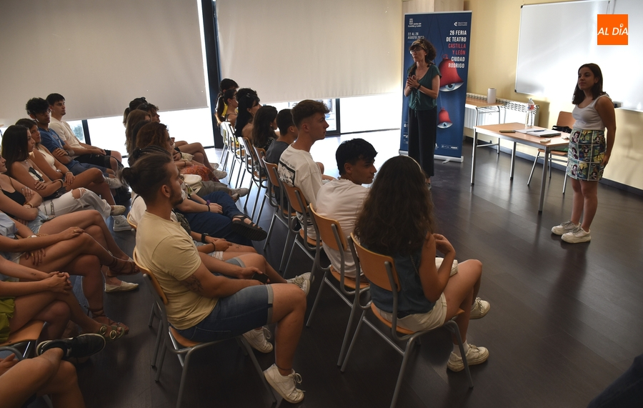 Pistoletazo de salida al trabajo con los jóvenes que ejercerán como monitores del Divierteatro