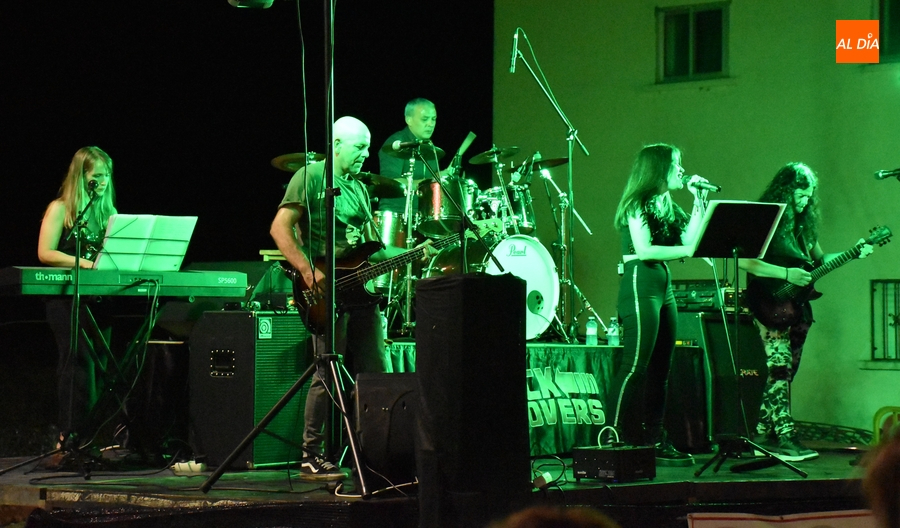 Back to the Covers repasa en la Avenida de España grandes éxitos del pop y rock