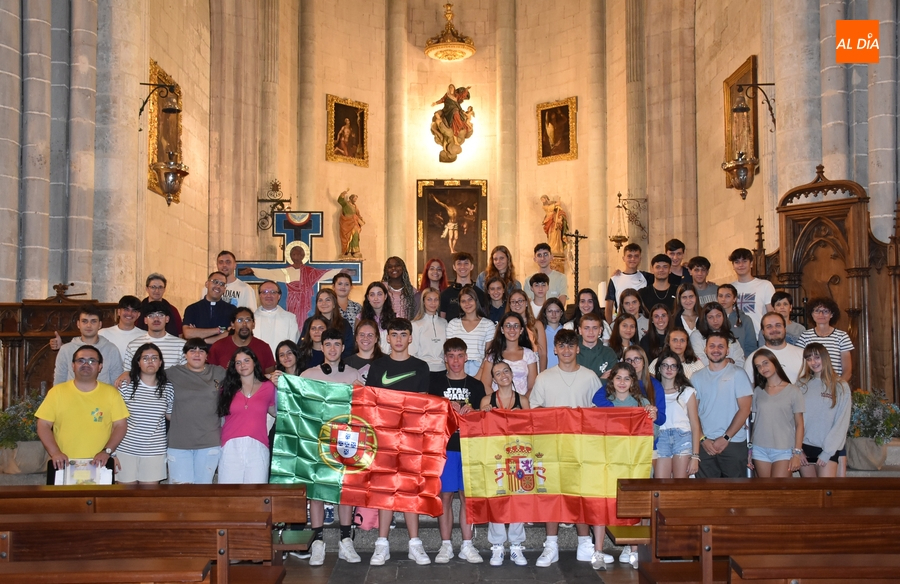 Parte hacia la JMJ una expedición de 58 personas tras un acto de envío en plena madrugada