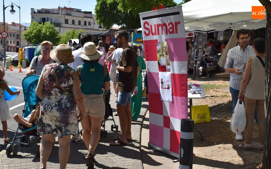 Sumar se estrena en Ciudad Rodrigo en el 2º y último mercadillo electoral