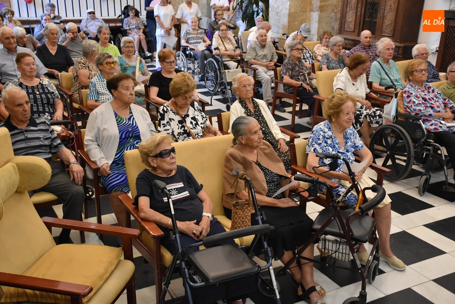 Obispo Téllez festeja por todo lo alto el Día de los Abuelos