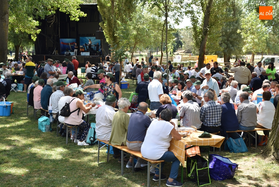 Los 1.350 portugueses desplazados desde Castro Daire invaden por completo la isla de El Picón
