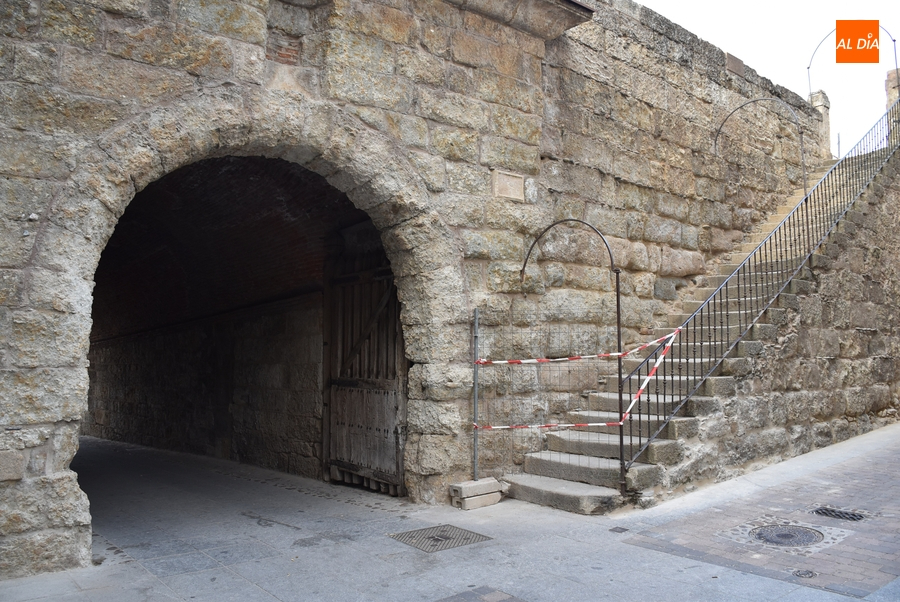 Reabierta al tráfico la bóveda de la Puerta del Conde