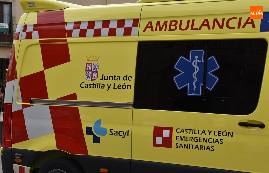 Evacuada al Hospital una mujer de 80 años tras ‘trizarla’ un vehículo en la bóveda de la Rúa del Sol