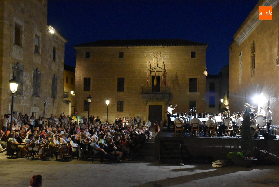 La Banda de Música cambia de ubicación veraniega con un amplísimo respaldo