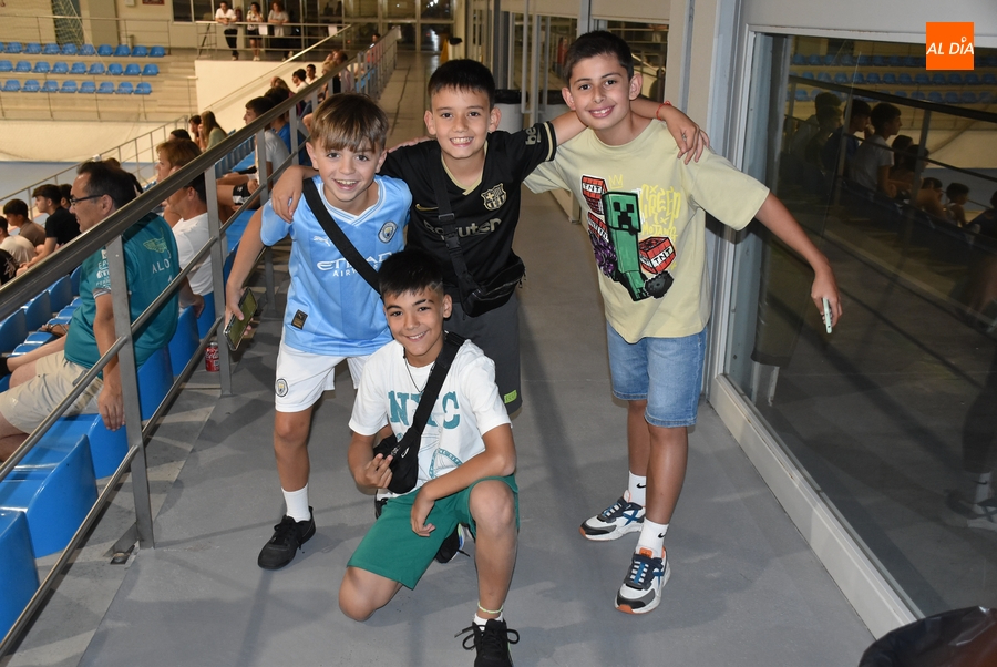 Eh, sácanos una foto: A dos bandas