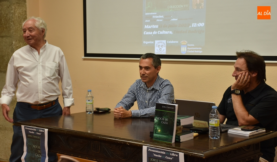 Jorge Trinchet vuelve a sus orígenes para presentar su novela ‘Noche de Caza’