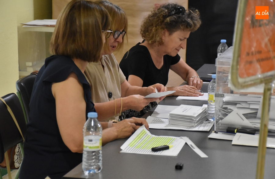 Del fugaz recuento en Águeda a la fiesta total de la democracia de un votante al Senado