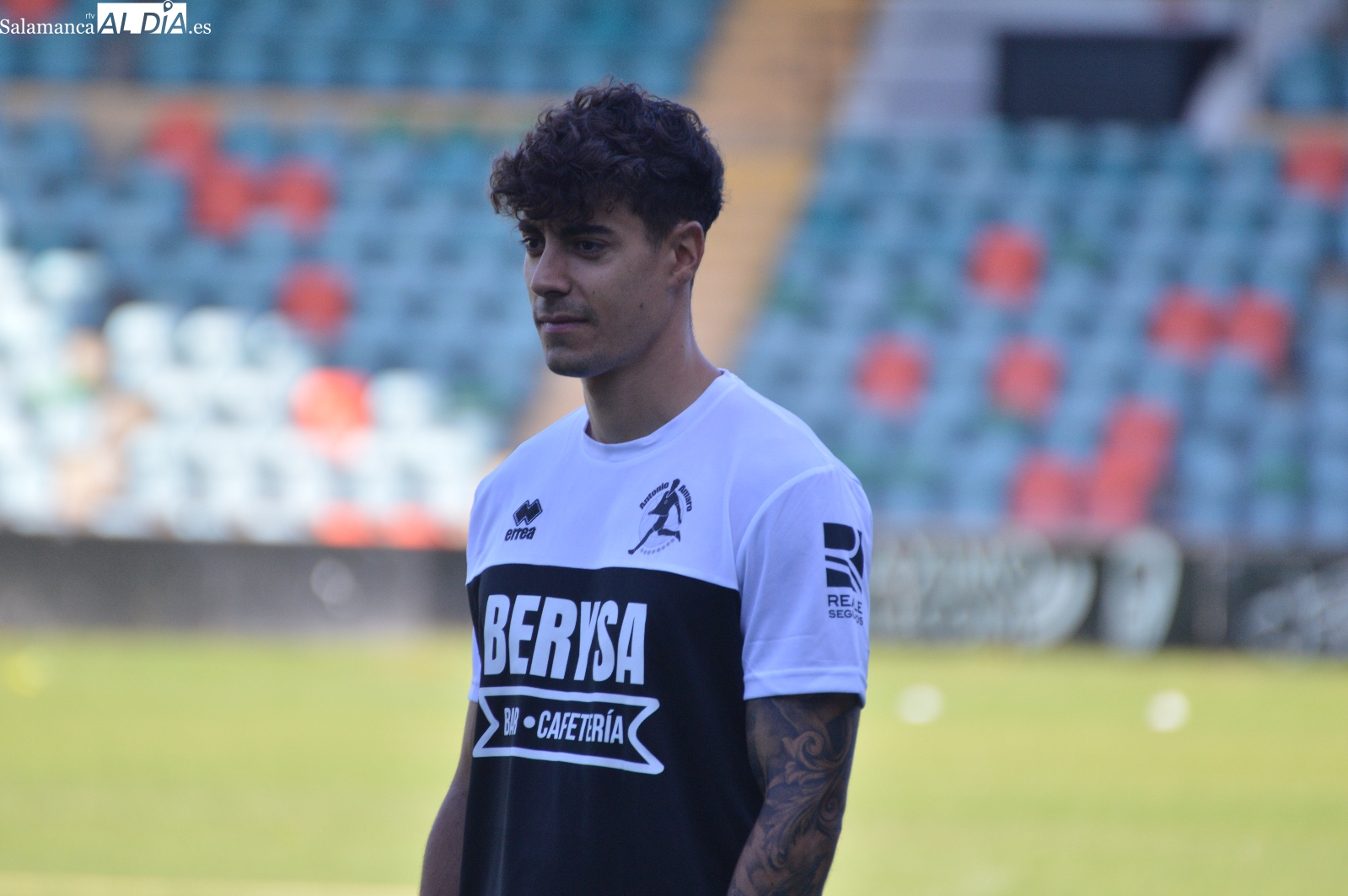 Caramelo vuelve a pisar el césped del Helmántico como jugador del Salamanca UDS