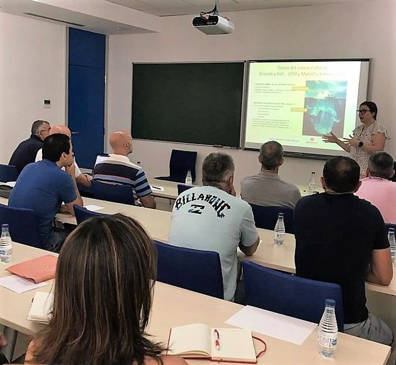 Una jornada formativa para mejorar la atención al turismo asiático