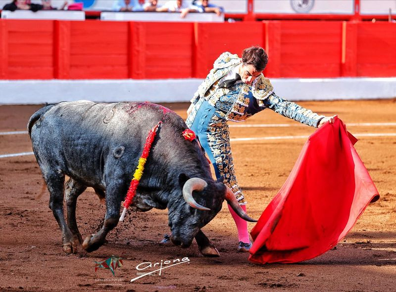 López Chaves, sobresaliente en su adiós por la Puerta Grande en Santander
