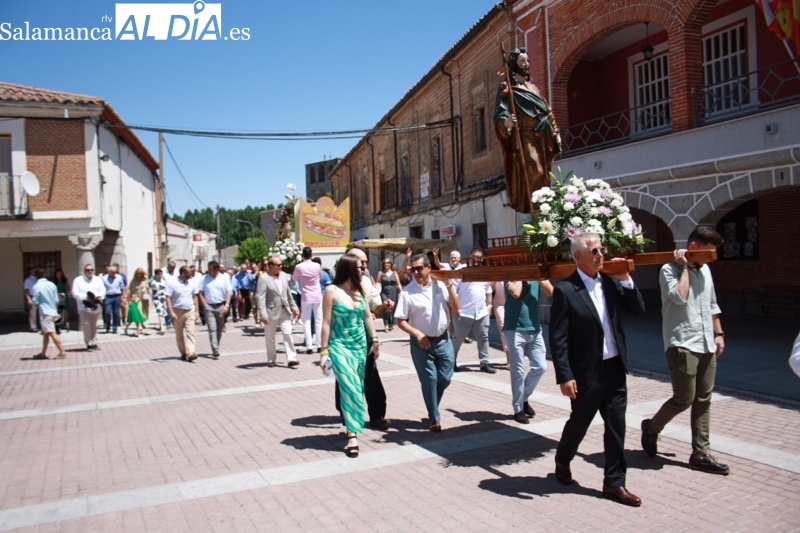 Santiago de la Puebla se echa a las calles para acompañar y festejar a su patrón en el día grande de sus fiestas