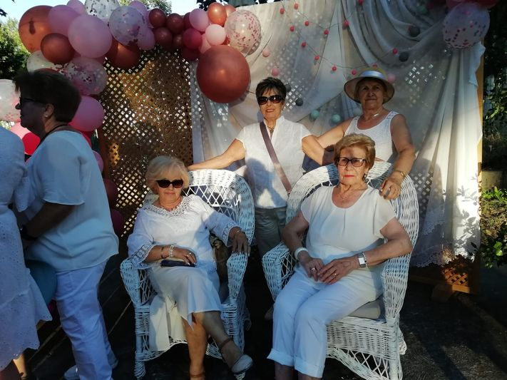 La Asociación de Mujeres Albenses celebra una fiesta de verano