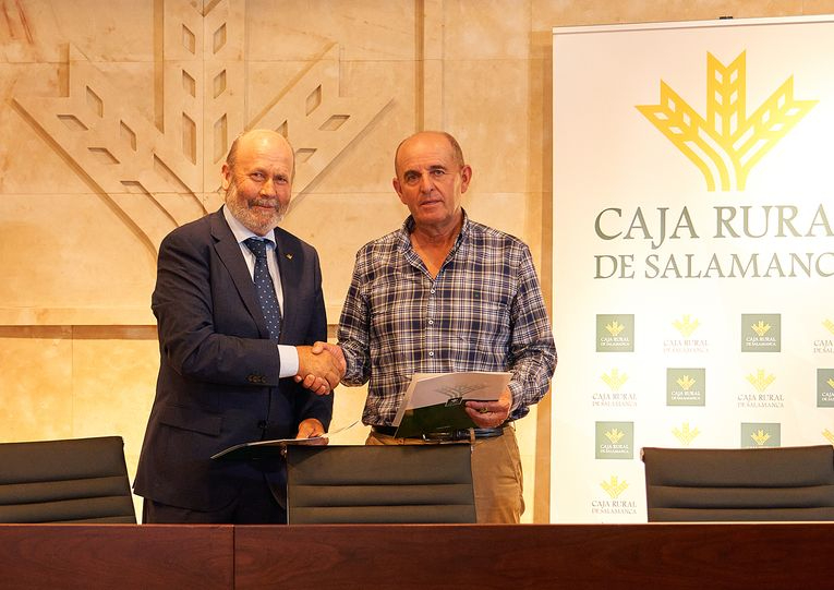 Caja Rural continúa apoyando a la cooperativa de ganaderos El Manjuelo  