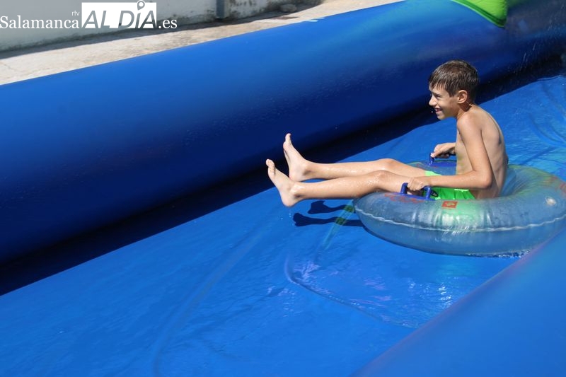 Pequeños y mayores disfrutan de las fiestas de Santa Inés 