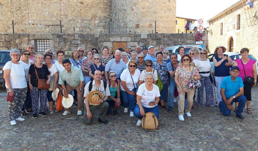 Fieles de las parroquias que comanda Rafael Caño peregrinan a la Peña de Francia