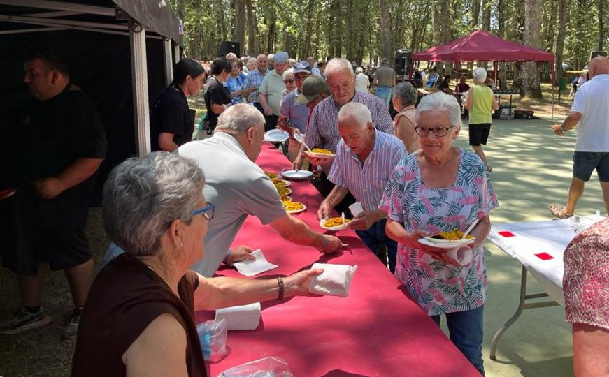 Unos 250 mayores de El Rebollar disfrutan en El Bardal de su convivencia anual