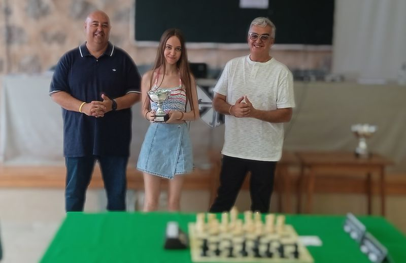 Lucía Sánchez, triple campeona regional de ajedrez