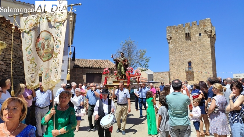 Sobradillo rinde homenaje a su párroco y a su médico en el día de Santiago Apóstol 
