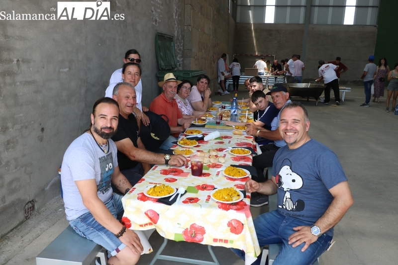 Las fiestas de Villar de Peralonso tocan a su fin con una comida popular y solidaria