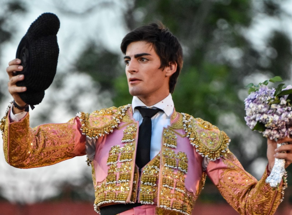 Puerta Grande para Jesús de la Calzada en Aldea del Fresno