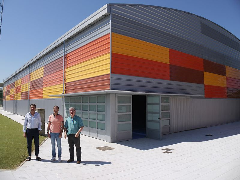 El Ayuntamiento de Carbajosa presenta el nuevo pabellón que amplía los espacios deportivos del municipio