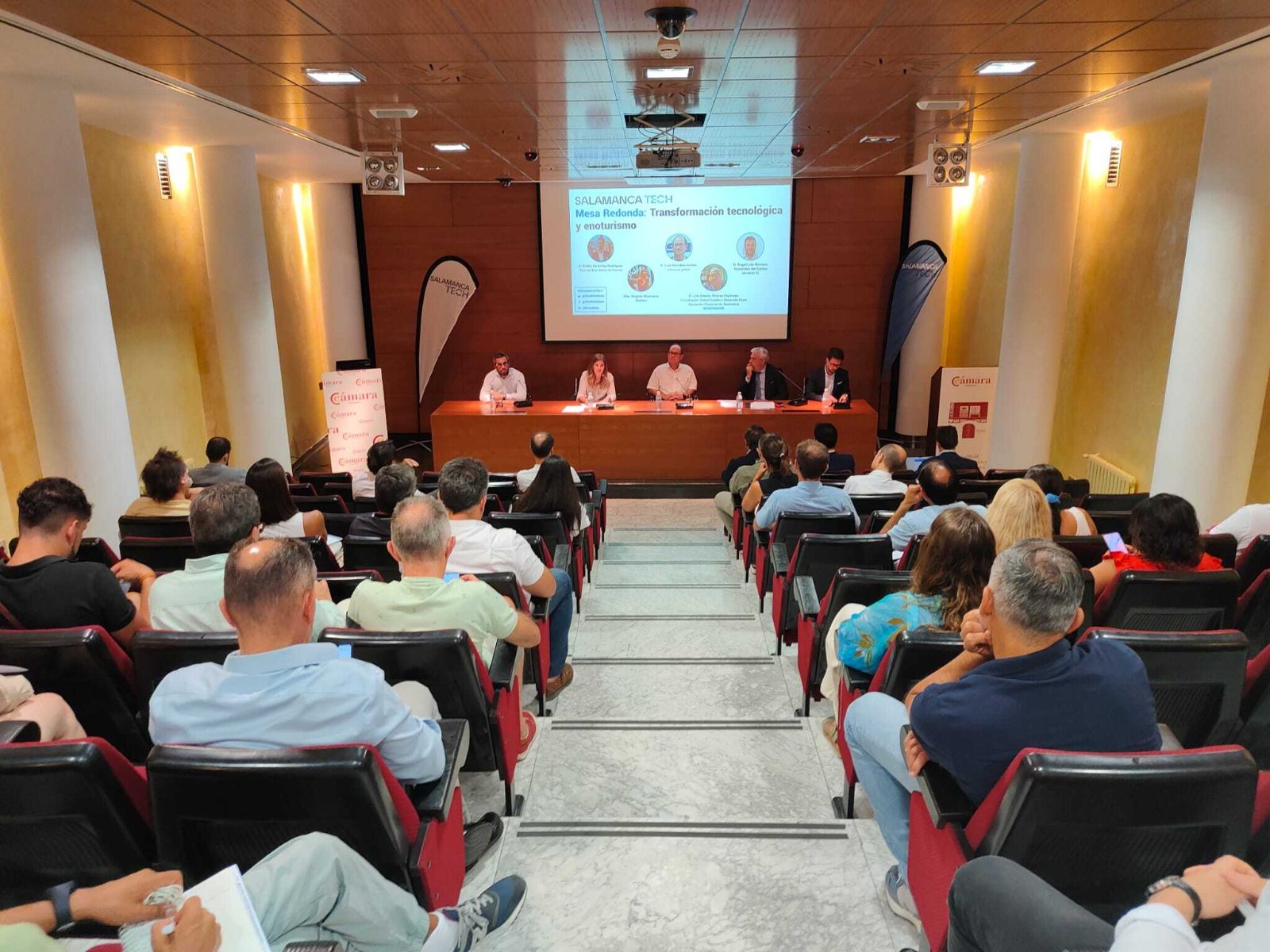 Salamanca Tech reúne a profesionales de la industria cárnica, la gastronomía y el vino en un encuentro  