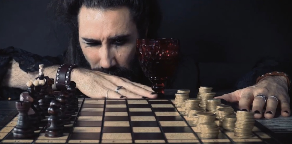 Cardoso reedita su disco ‘El hueco del sillón’ y lanza el videoclip de ‘Burlesque’