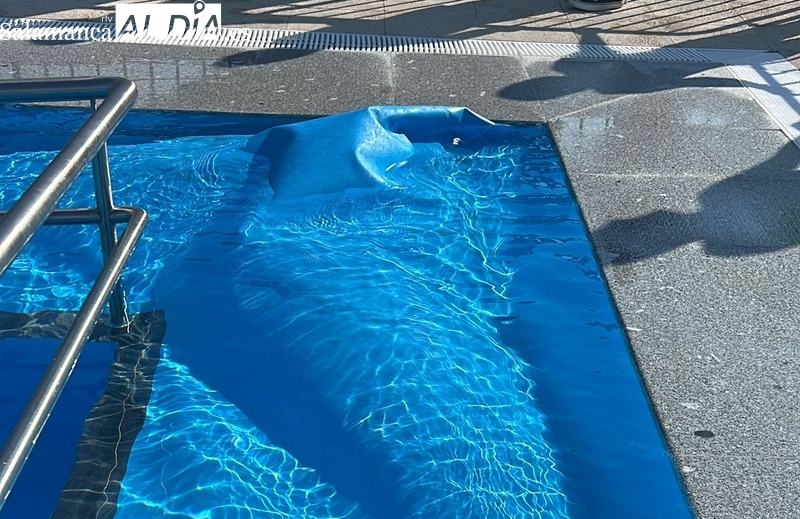 El Ayuntamiento de Saucelle se ve obligado a cerrar las piscinas por una incidencia en la rampa de acceso