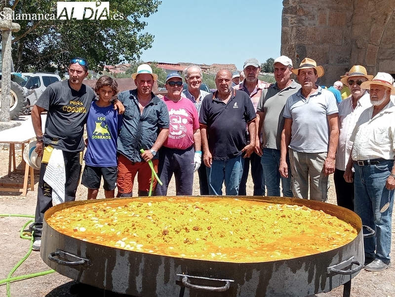 En torno a 500 personas recuperan fuerzas en Sobradillo con una rica paella