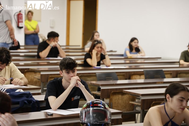 Ilusión y nervios en el inicio de la  convocatoria extraordinaria de la EBAU para más de 500 estudiantes