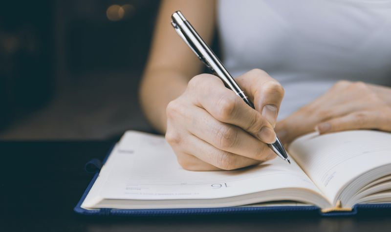Manda tu microrrelato y gana un mini dron, un telescopio o una cámara deportiva