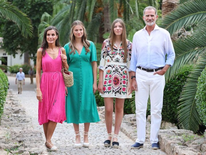 Los Reyes y sus hijas protagonizan el tradicional posado en Mallorca
