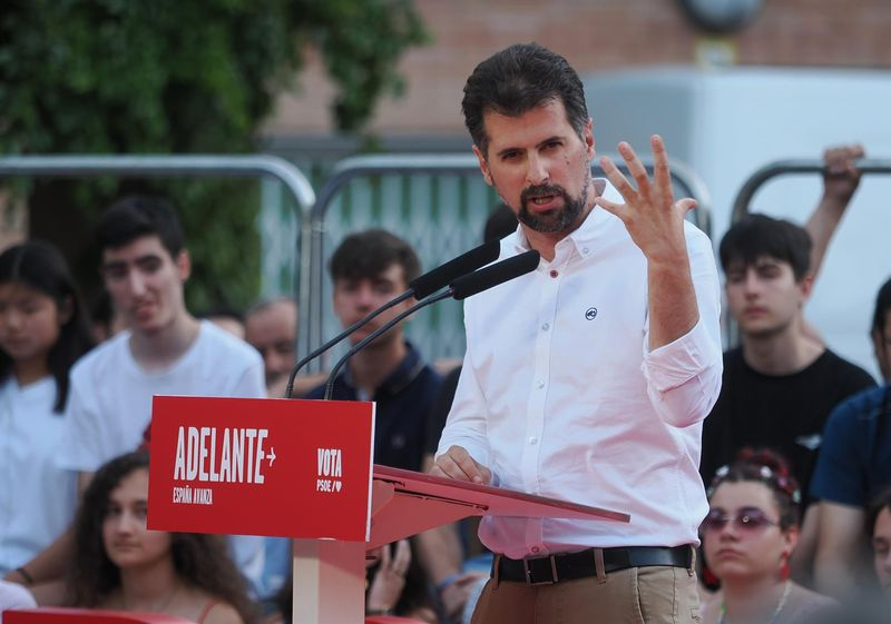 Tudanca pide combatir a la extrema derecha con el cuchillo entre los dientes y votar en defensa propia